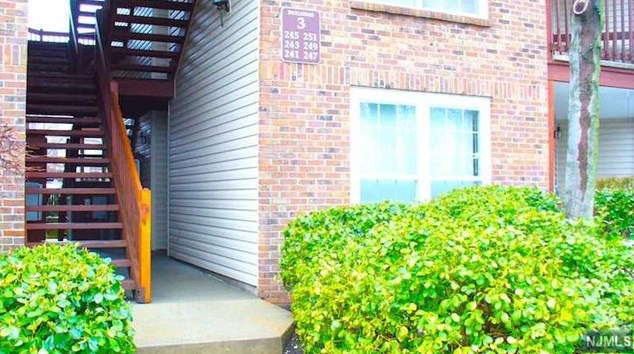 247 Village Circle Dr, West Fort Lee NJ  07024-2173 exterior