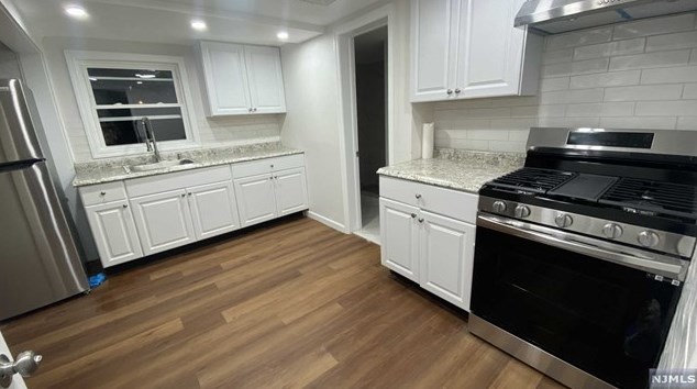 17 John St, Lodi, NJ 07644