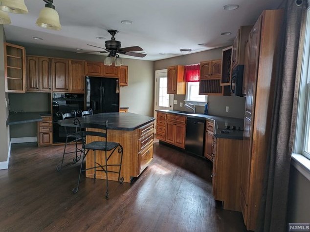 12 Valley St, Paterson, NJ 07506