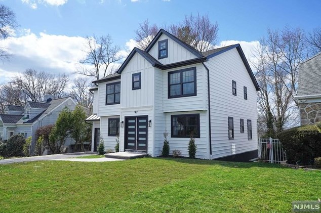 97 Lakeview St, River Edge, NJ 07661-1721