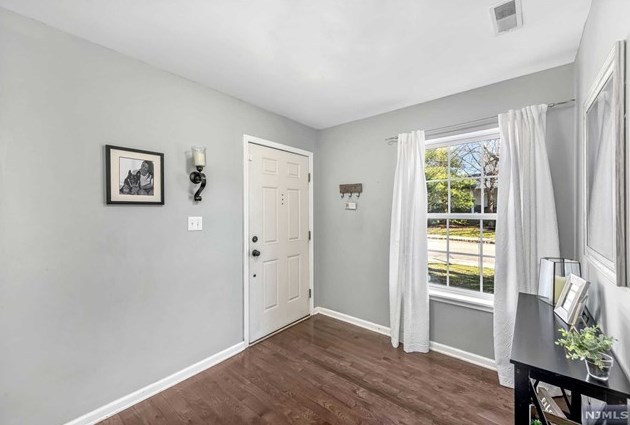 20 Lakeview Dr, Hardyston NJ  07419-2541 exterior