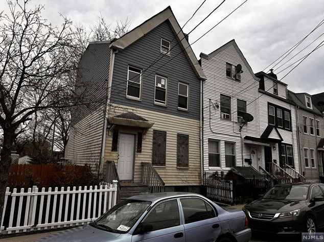 50 Hillyer St, Orange, NJ 07050-4027