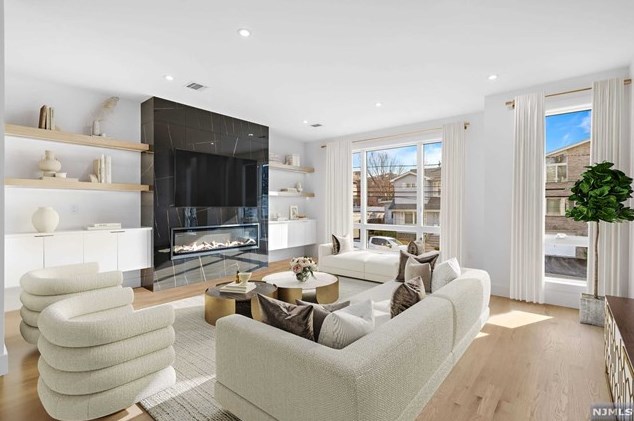 239 Grant Ave, Cliffside Park, NJ 07010