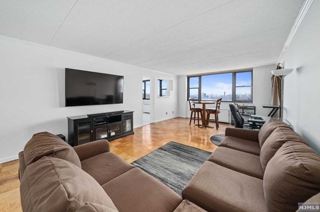 250 Gorge Rd #8a, Cliffside Park, NJ 07010