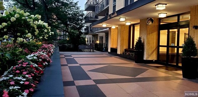 6600 Blvd E #17g, West New York, NJ 07093