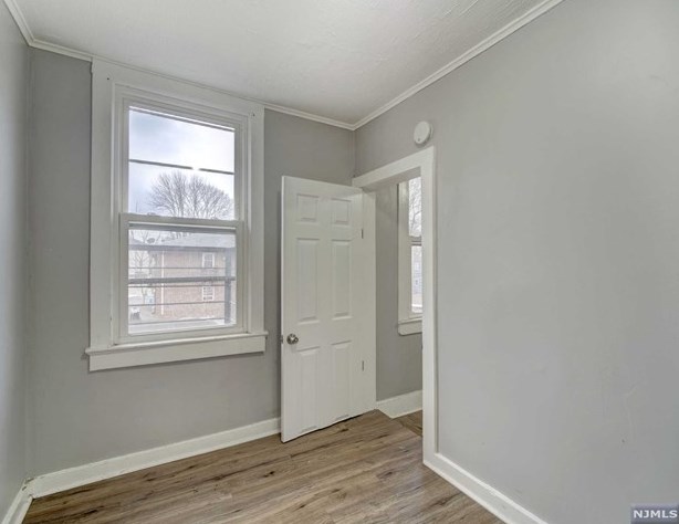 43 Montrose Ter, Irvington NJ  07111-3821 exterior