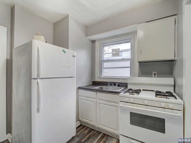 43 Montrose Ter, Irvington NJ  07111-3821 exterior