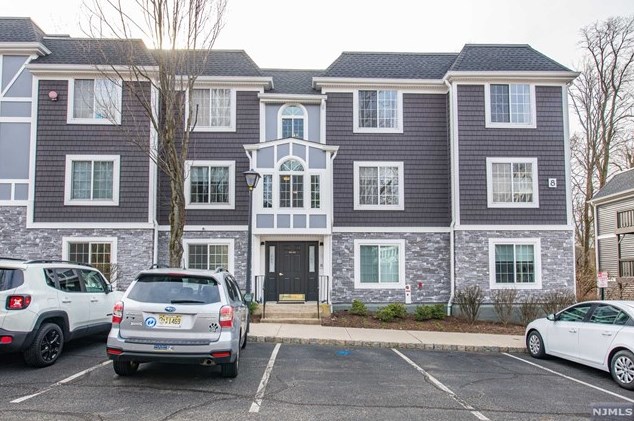 102 Village Dr, Morristown, NJ 07960