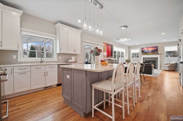 203 Marcotte Ln, Bergenfield NJ  07621-3212 exterior