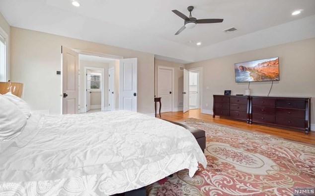 203 Marcotte Ln, Bergenfield NJ  07621-3212 exterior