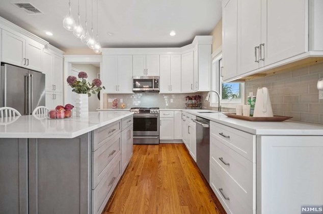 203 Marcotte Ln, Bergenfield NJ  07621-3212 exterior