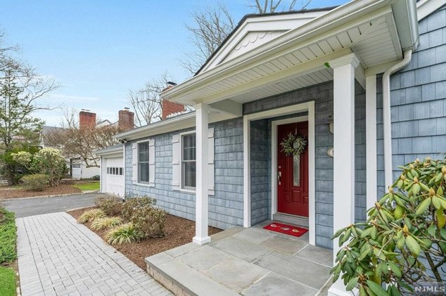 957 Amaryllis Ave, Oradell, NJ 07649