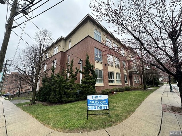 2022 Central Rd Apt 202, West Fort Lee, NJ 07024