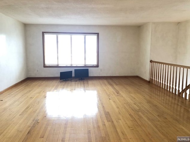 315 13th St, Palisades Park, NJ 07650