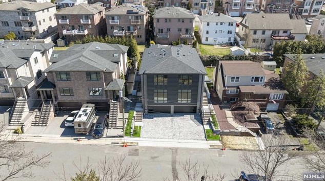 520 6th St #a, Palisades Park, NJ 07650