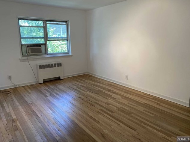1480 West Terrace Circle, Teaneck, NJ 07666