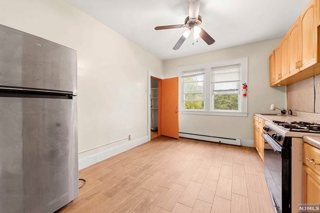 16 Poe Ave, Newark NJ  07106-1507 exterior