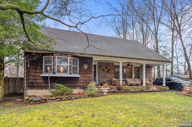 385 Sunset Rd, Westwood, NJ 07675