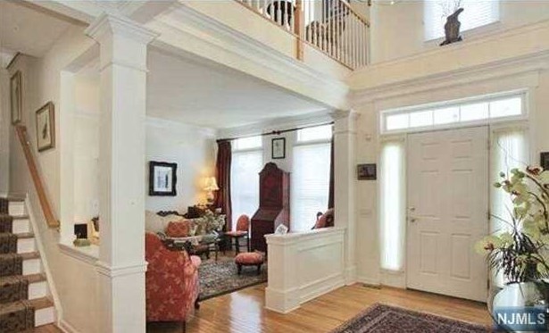 116 White Pine Ct, Paramus, NJ 07652