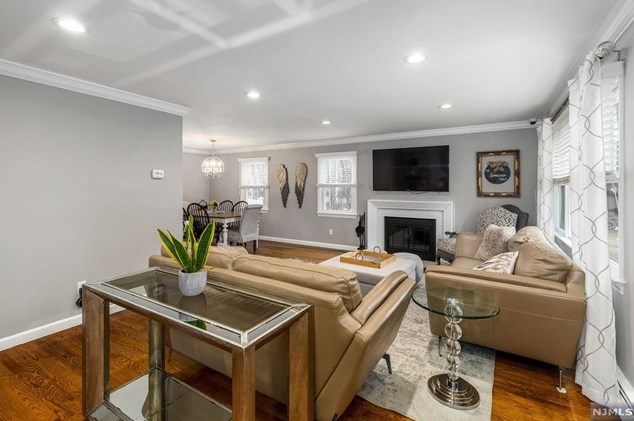 4 Hawthorne St, Rutherford NJ 07070-1126 exterior