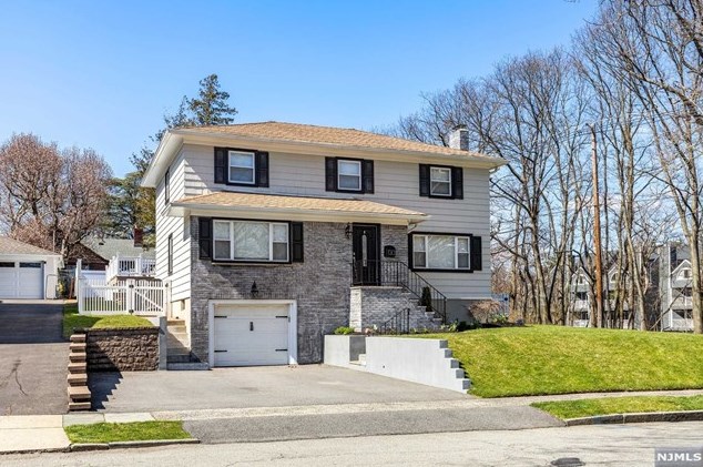 4 Hawthorne St, Rutherford NJ 07070-1126 exterior