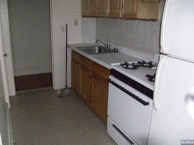 10 Hasbrouck Ave, Hasbrouck Heights NJ  07604-2642 exterior