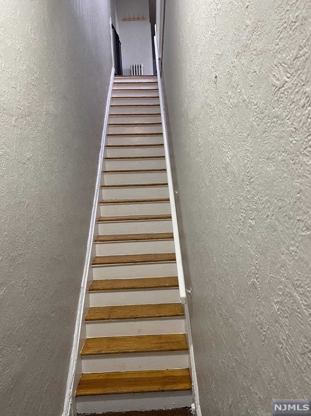 39 Ridge Rd #2nd Floor, Lyndhurst, NJ 07071