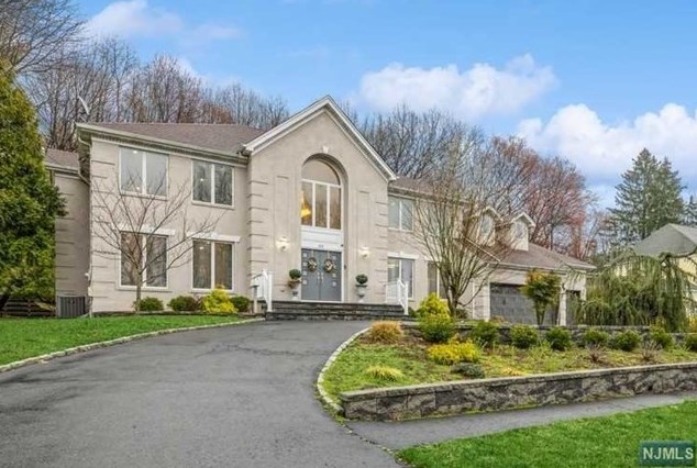 49 Macarthur Ave, Closter, NJ 07624-2911