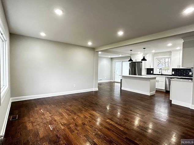 210 S Prospect Ave #1, Bergenfield, NJ 07621