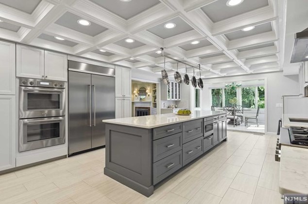 28 Greenview Way, Montclair NJ 07043-2531 exterior