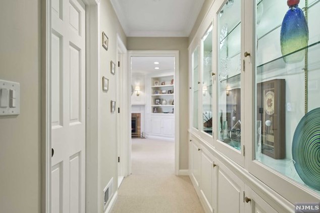 28 Greenview Way, Montclair NJ 07043-2531 exterior