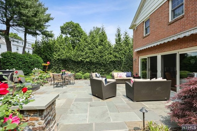 28 Greenview Way, Montclair NJ 07043-2531 exterior