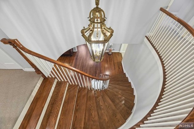 28 Greenview Way, Montclair NJ 07043-2531 exterior