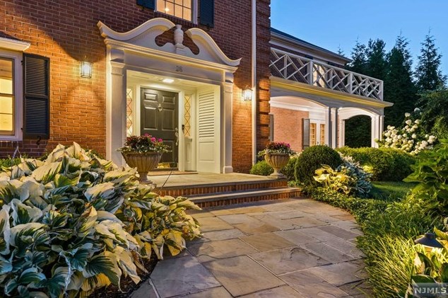 28 Greenview Way, Montclair NJ 07043-2531 exterior