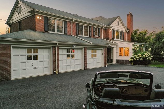 28 Greenview Way, Montclair NJ 07043-2531 exterior