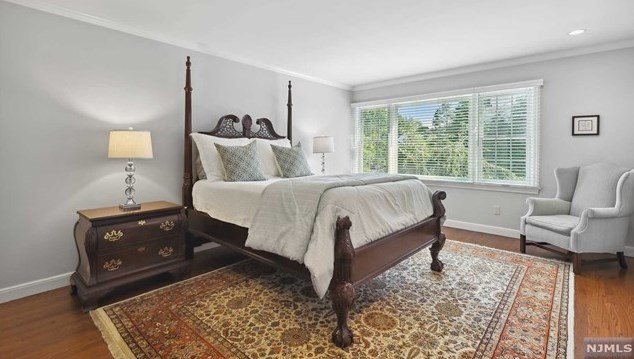 28 Greenview Way, Montclair NJ 07043-2531 exterior