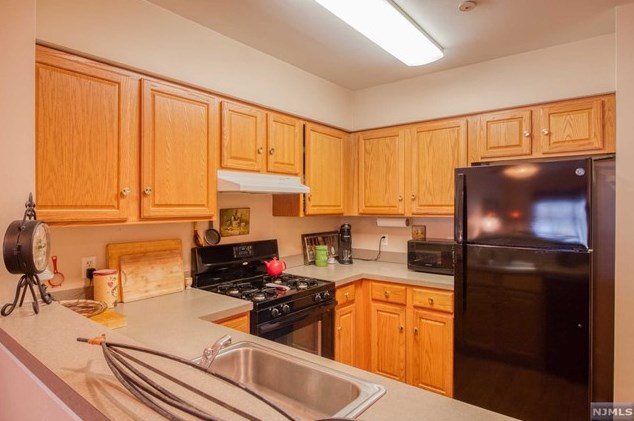 189 Forest Ave, Paramus NJ  07652-5325 exterior