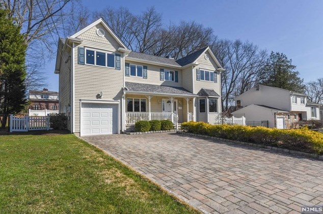 408 Crest Dr, Rockleigh, NJ 07647