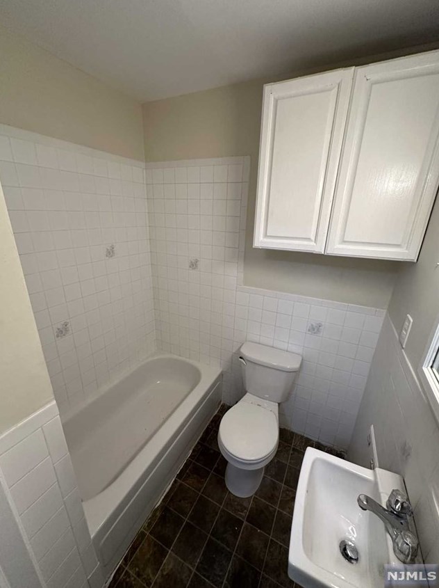 29 John St, Lodi NJ  07644-2413 exterior