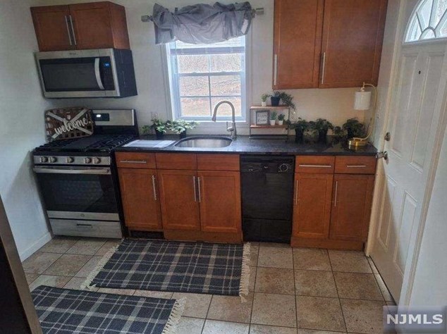 156 Pascack Rd, Westwood, NJ 07675