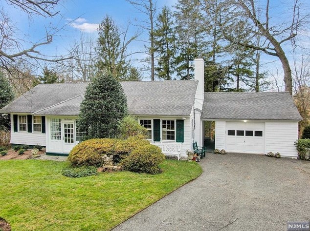 218 Lincoln St, Englewood, NJ 07631-3157