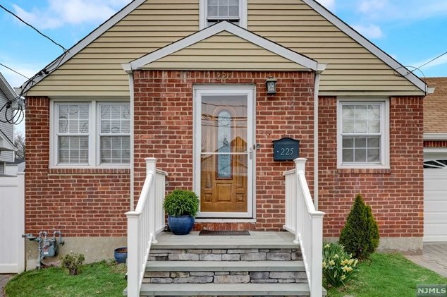 225 Coolidge Ave, Hasbrouck Heights, NJ 07604
