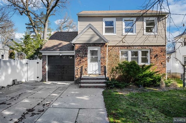 49 Walnut St, Teaneck, NJ 07666