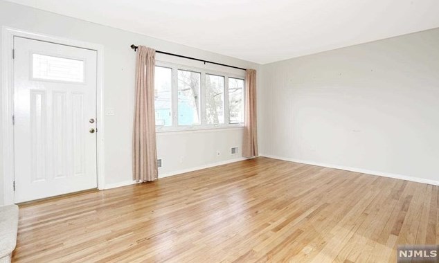 271 Bedford Rd, Dumont NJ  07628-1042 exterior