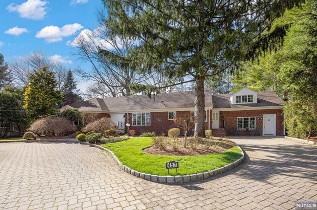 457 Summit St, Norwood, NJ 07648-1220