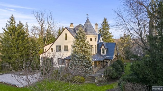 233 Highland Ave, Ridgewood, NJ 07450-4003