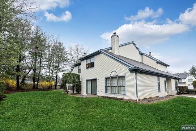 107 Suleski Ct, Mahwah, NJ 07430
