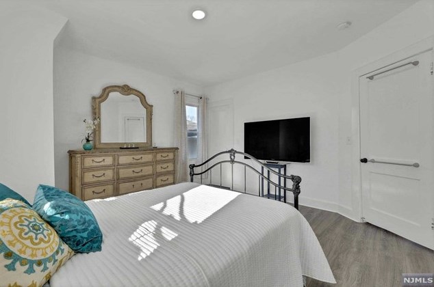 36 Myrtle St, Rutherford NJ  07070-1130 exterior