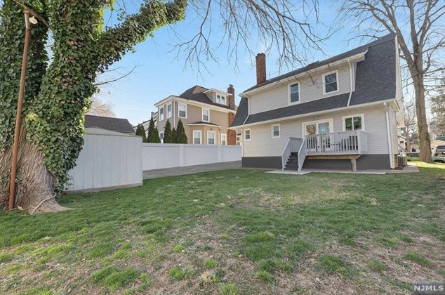 36 Myrtle St, Rutherford NJ  07070-1130 exterior
