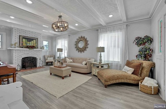 36 Myrtle St, Rutherford NJ  07070-1130 exterior